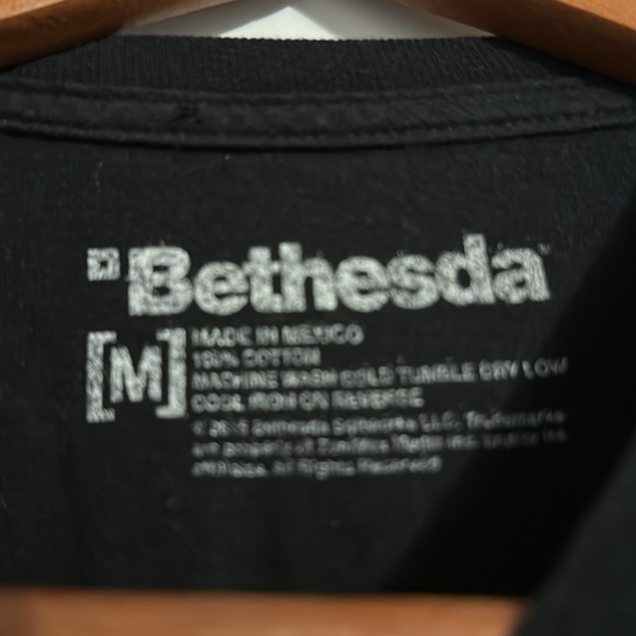 Fallout 4 Tee Shirt - Medium - Picture 5 of 5